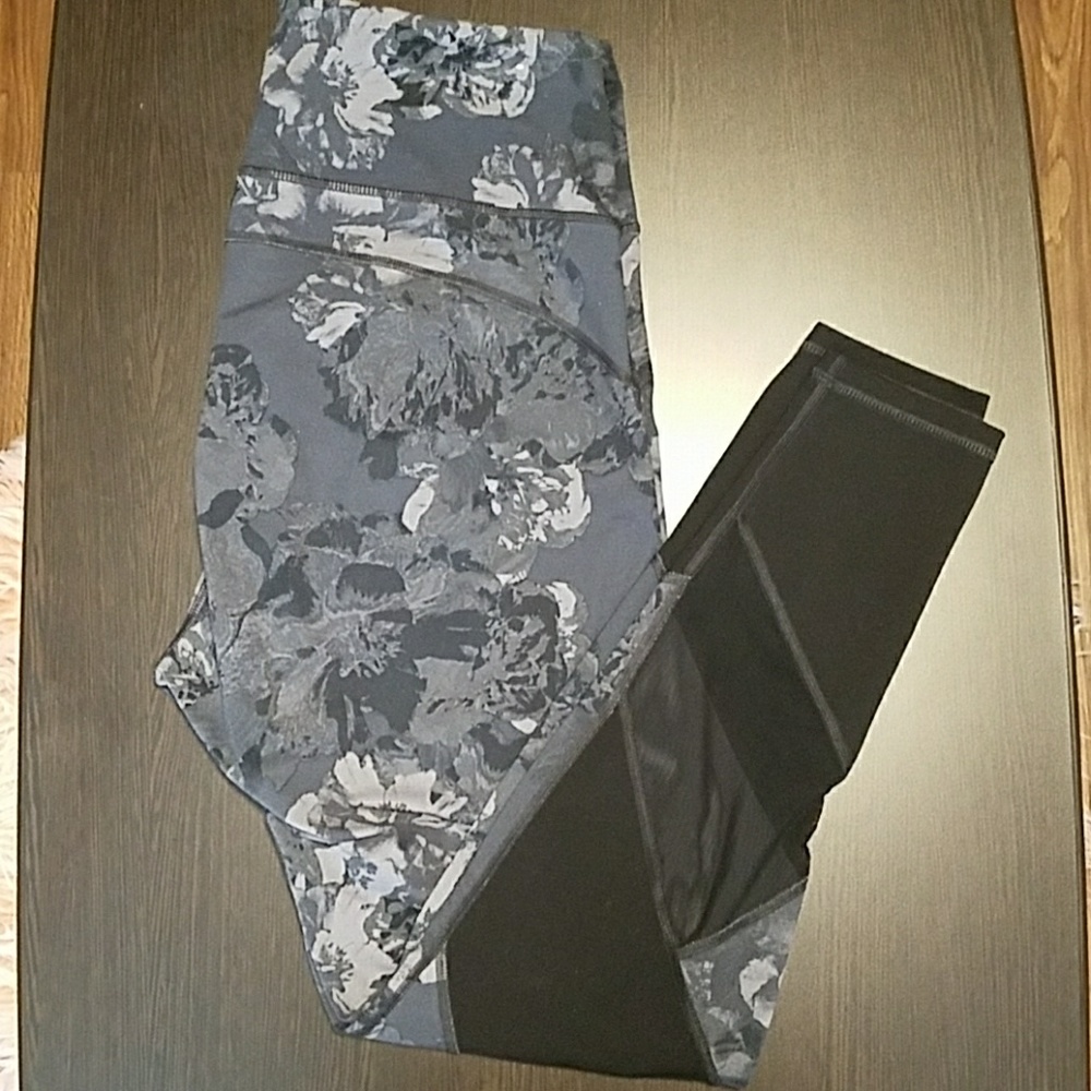 Old Navy Active High Rise Mesh/Colorblock Leggings